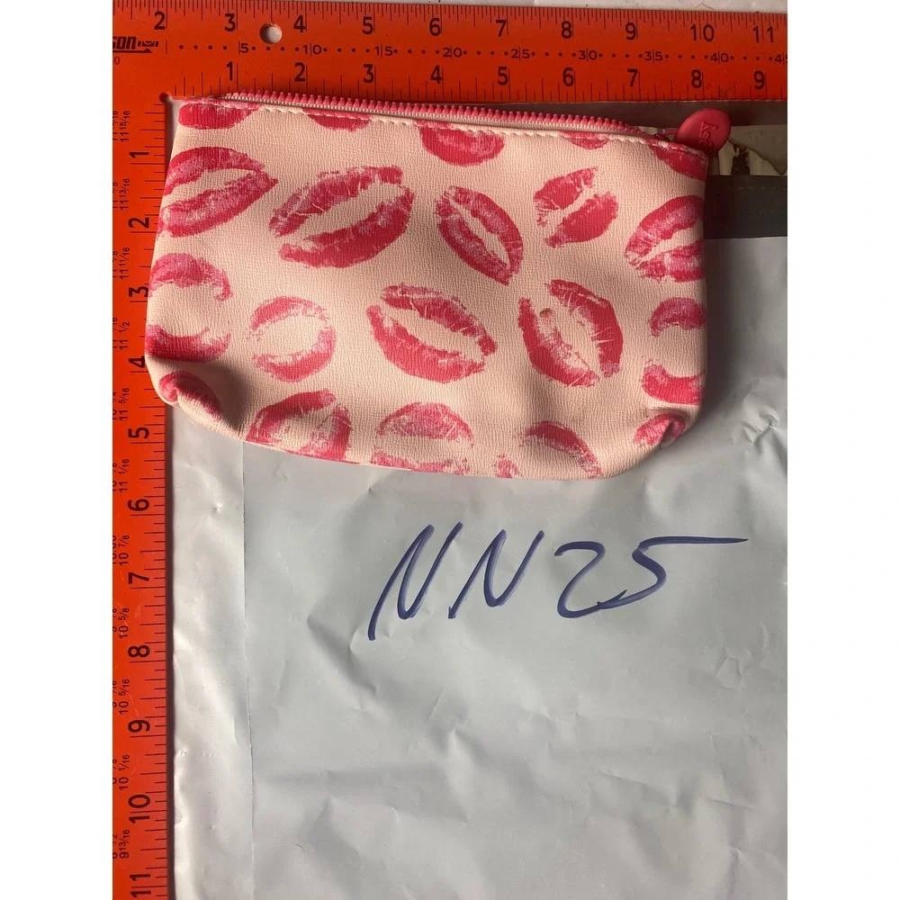 Ipsy Makeup Bag Pink Lips Kisses Print Zipper Pouch Cosmetic Travel Case NN25